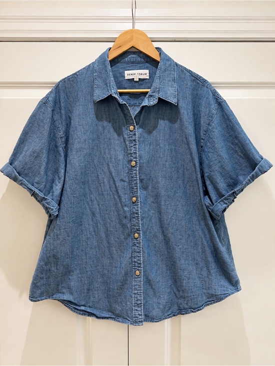 Denim Forum Tops - DENIM FORUMN Chambray Short Sleeve Shirt with Cuffed Sleeves